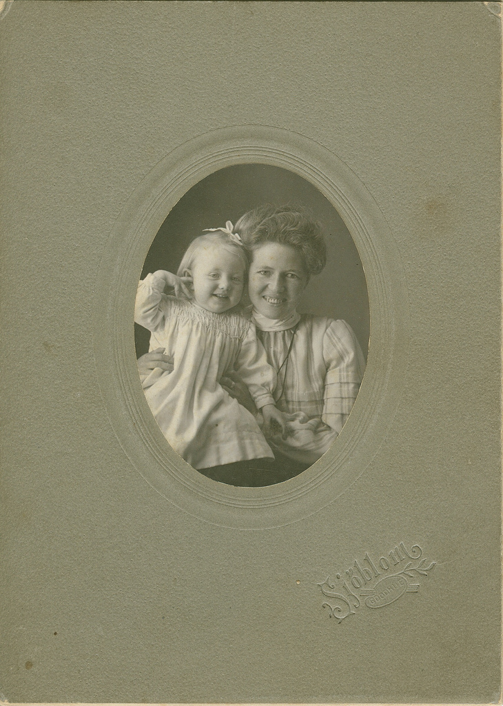 Edna Henrietta Danielson and Elizabeth Anderson